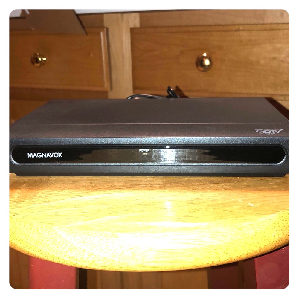 MAGNAVOX DTV DIGITAL TO ANALOG CONVERTER